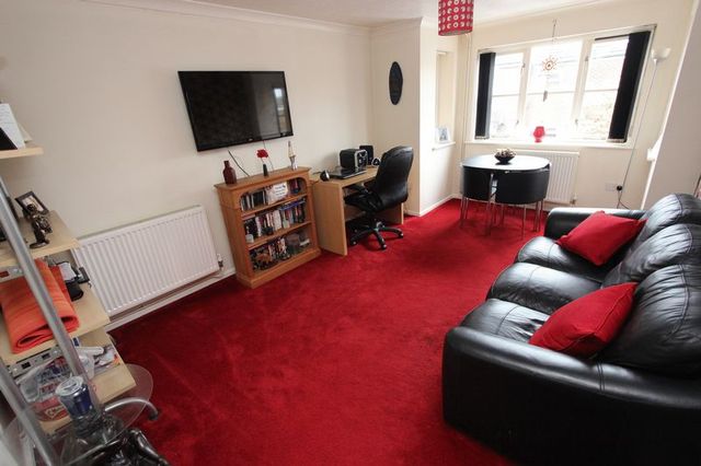  Image of 2 Bedroom Flat for sale at Grove Road Shirley Southampton, SO15 3GG