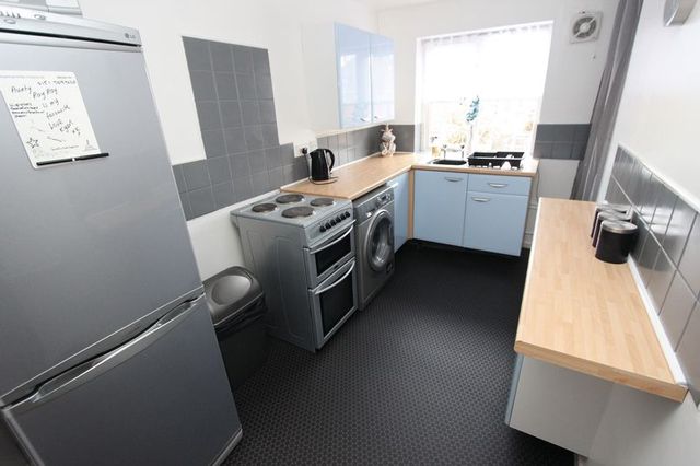  Image of 2 Bedroom Flat for sale at Grove Road Shirley Southampton, SO15 3GG