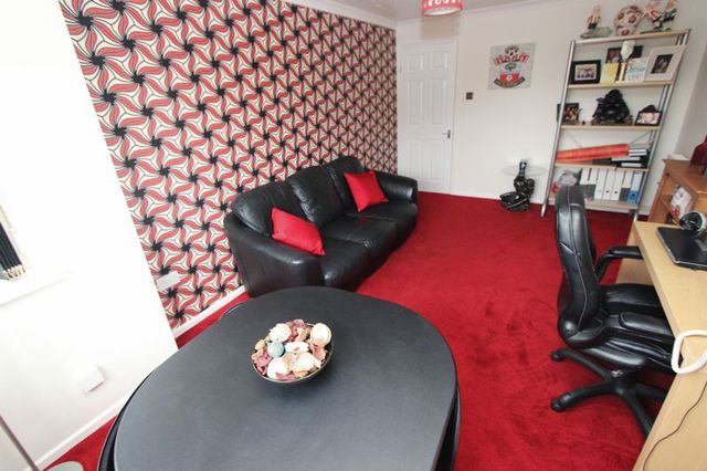  Image of 2 Bedroom Flat for sale at Grove Road Shirley Southampton, SO15 3GG