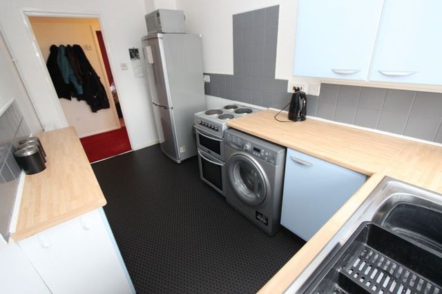  Image of 2 Bedroom Flat for sale at Grove Road Shirley Southampton, SO15 3GG