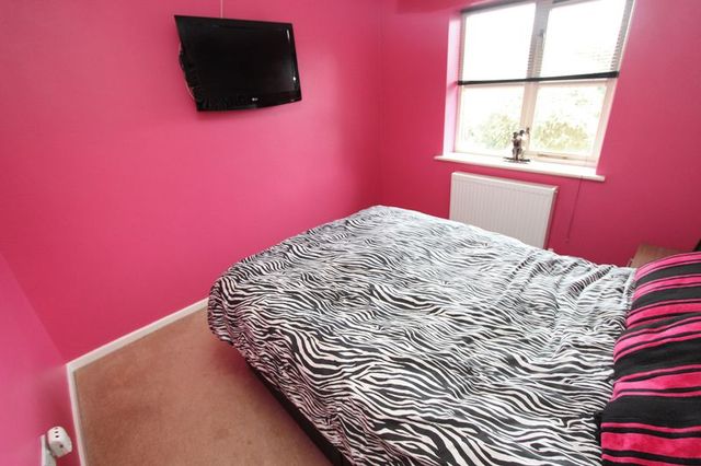  Image of 2 Bedroom Flat for sale at Grove Road Shirley Southampton, SO15 3GG