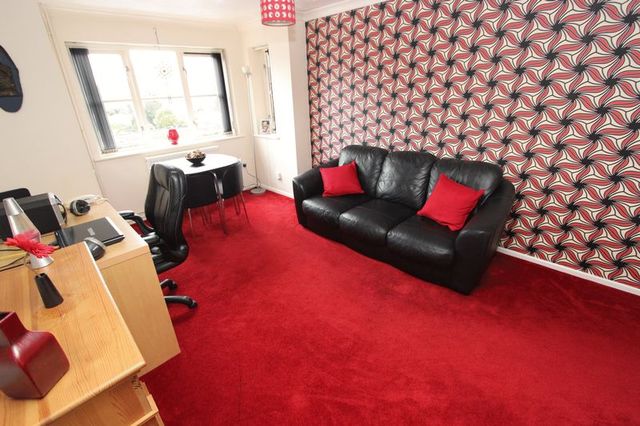  Image of 2 Bedroom Flat for sale at Grove Road Shirley Southampton, SO15 3GG