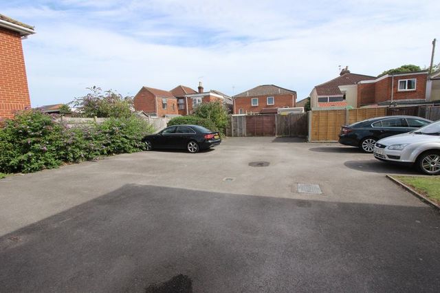  Image of 2 Bedroom Flat for sale at Grove Road Shirley Southampton, SO15 3GG