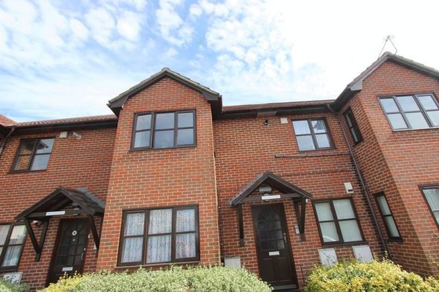  Image of 2 Bedroom Flat for sale at Grove Road Shirley Southampton, SO15 3GG