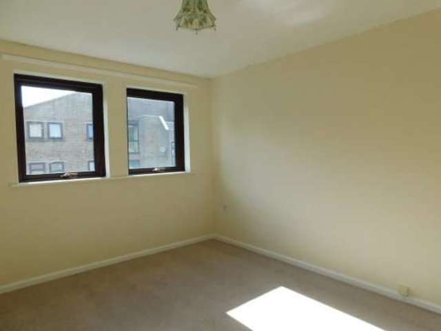  Image of 2 Bedroom Flat for sale at Leeds West Yorkshire Leeds, LS19 7XW
