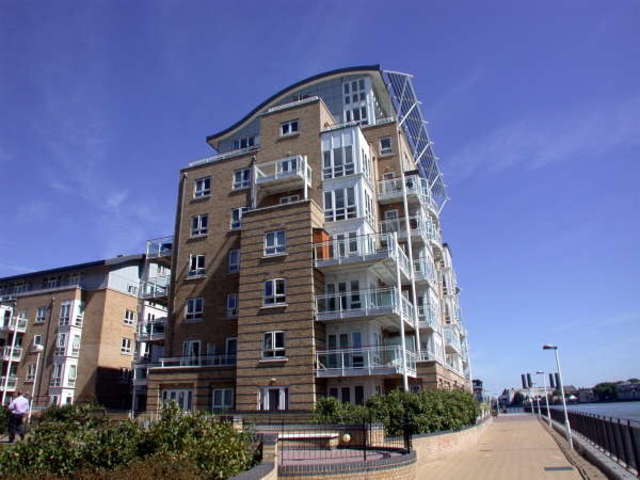  Image of 1 Bedroom Flat to rent at Docklands, E14 3WG