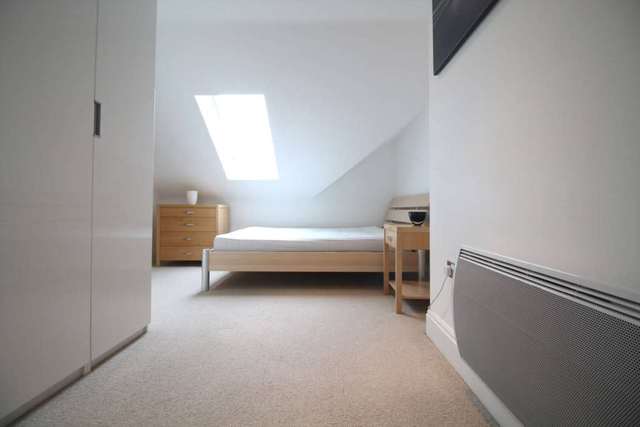  Image of 2 Bedroom Apartment to rent at Tanyard House High Street Brentford, TW8 8LJ