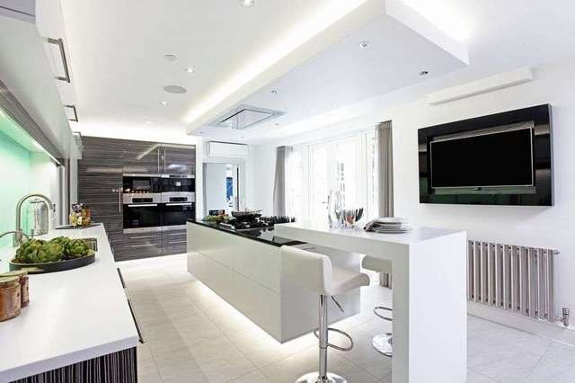  Image of 3 Bedroom Terraced for sale at Bishopsgate Road  Englefield Green, TW20 0XP