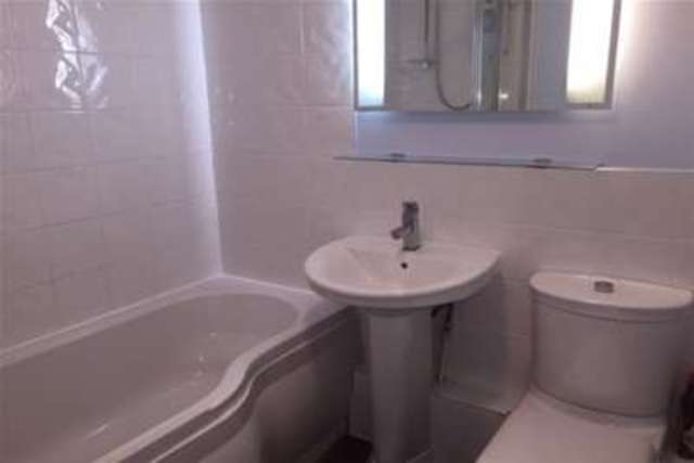  Image of 2 Bedroom Terraced to rent at Bristol, BS4 3AG