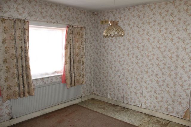  Image of 2 Bedroom Detached for sale at Vegal Crescent Englefield Green Egham, TW20 0QF