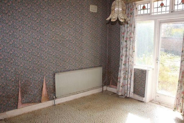  Image of 2 Bedroom Detached for sale at Vegal Crescent Englefield Green Egham, TW20 0QF