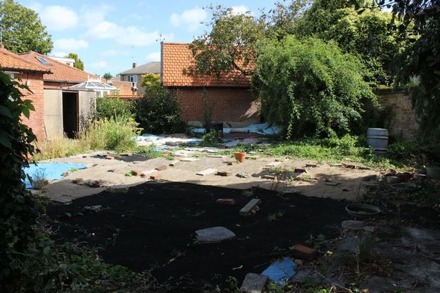  Image of 2 Bedroom Detached for sale at Vegal Crescent Englefield Green Egham, TW20 0QF