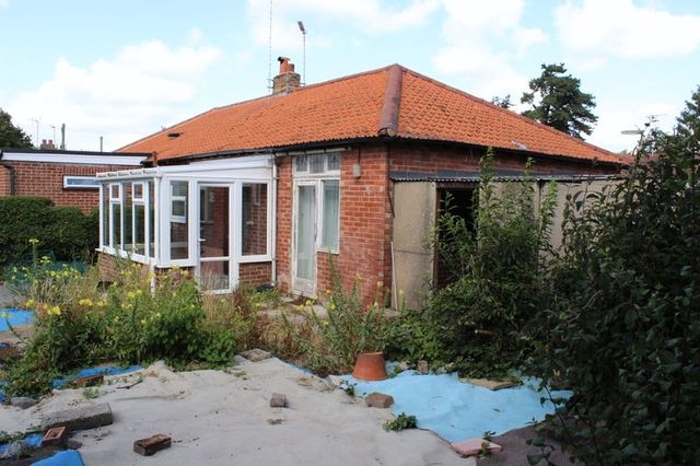  Image of 2 Bedroom Detached for sale at Vegal Crescent Englefield Green Egham, TW20 0QF