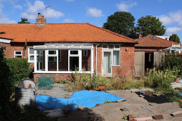  Image of 2 Bedroom Detached for sale at Vegal Crescent Englefield Green Egham, TW20 0QF