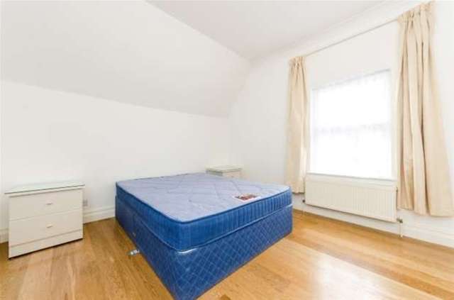  Image of 3 Bedroom Flat to rent at Warwick Road  Ealing, W5 5PZ