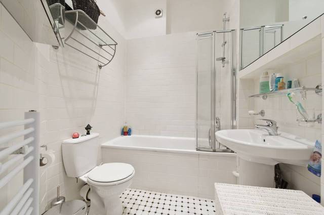  Image of 2 Bedroom Flat to rent at Warwick Way  London, SW1V 1SD