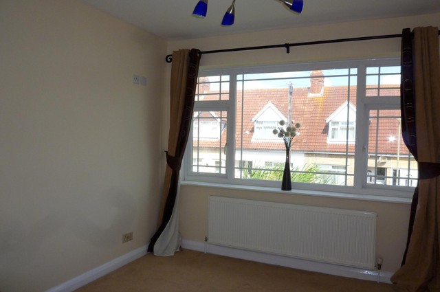  Image of 3 Bedroom Semi-Detached to rent at Gosport, PO12 2AL