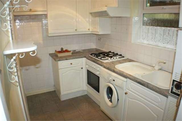  Image of 1 Bedroom Flat to rent at Hatch End Hatch End, HA5 4JL