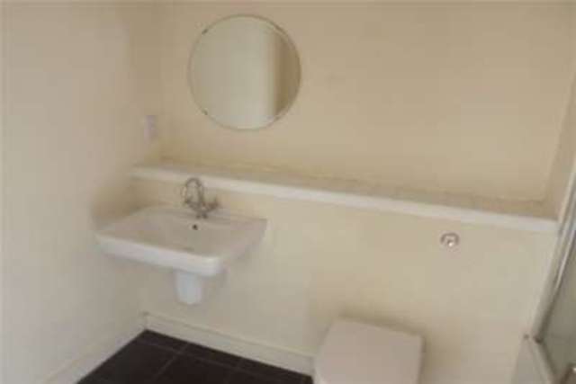  Image of 2 Bedroom Flat to rent at Liverpool, L33 8WZ