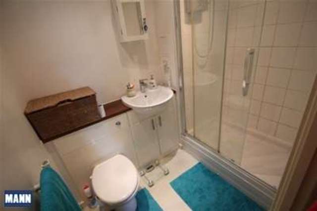  Image of 2 Bedroom Flat to rent at Greenhithe, DA9 9UP