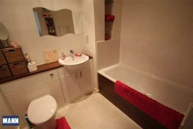  Image of 2 Bedroom Flat to rent at Greenhithe, DA9 9UP