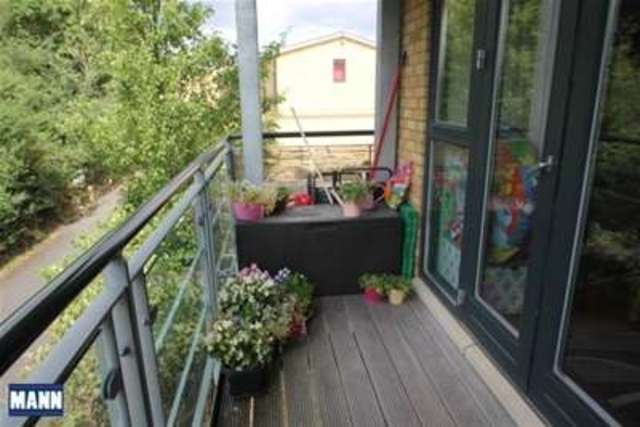 Image of 2 Bedroom Flat to rent at Greenhithe, DA9 9UP