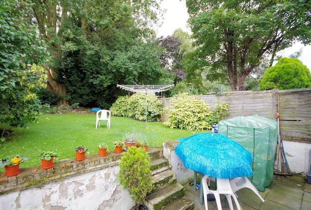  Image of 2 Bedroom Flat for sale at London, N2 8JR