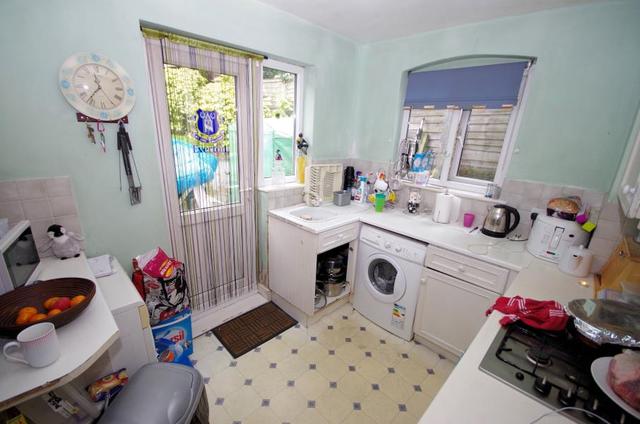  Image of 2 Bedroom Flat for sale at London, N2 8JR