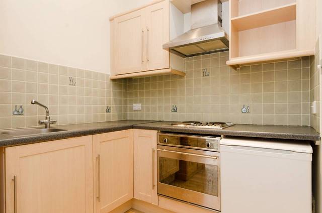  Image of Flat to rent at Swiss Cottage  Hampstead, NW3 5DX