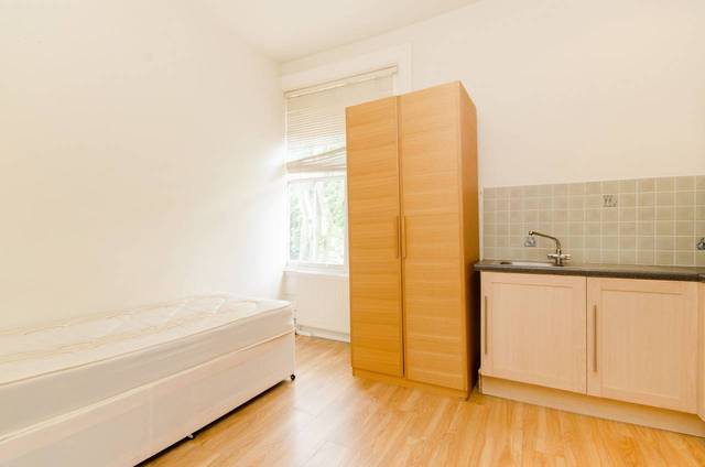  Image of Flat to rent at Swiss Cottage  Hampstead, NW3 5DX