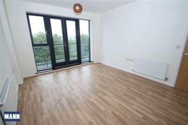  Image of 2 Bedroom Flat to rent at Greenhithe, DA9 9UP