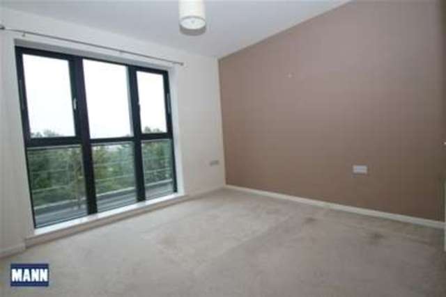  Image of 2 Bedroom Flat to rent at Greenhithe, DA9 9UP