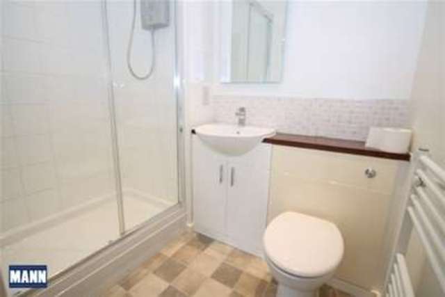  Image of 2 Bedroom Flat to rent at Greenhithe, DA9 9UP
