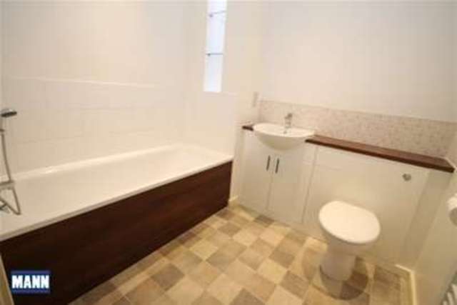  Image of 2 Bedroom Flat to rent at Greenhithe, DA9 9UP