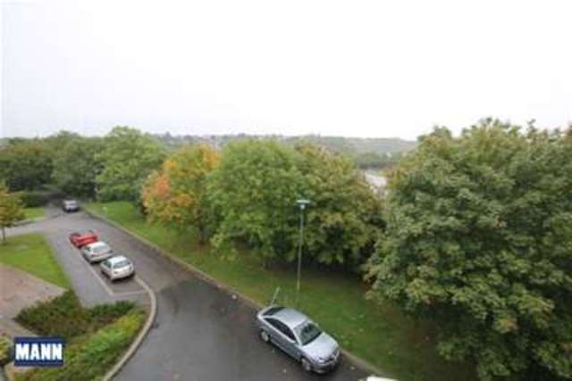  Image of 2 Bedroom Flat to rent at Greenhithe, DA9 9UP