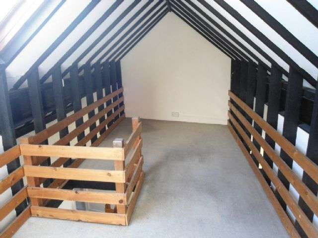  Image of 1 Bedroom Flat to rent at Upper Frog Street,  Tenby, SA70 7JG