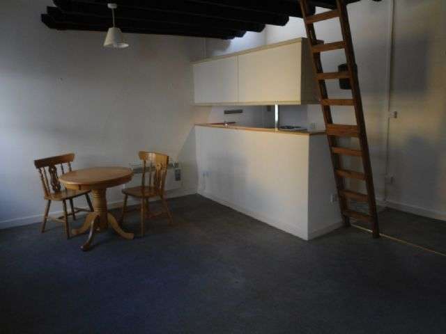  Image of 1 Bedroom Flat to rent at Upper Frog Street,  Tenby, SA70 7JG