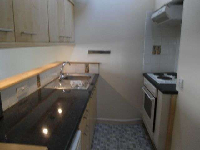  Image of 1 Bedroom Flat to rent at Upper Frog Street,  Tenby, SA70 7JG
