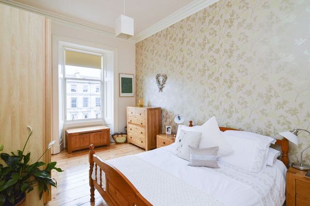  Image of 2 Bedroom Flat for sale at Elm Row Leith Walk Edinburgh, EH7 4AQ