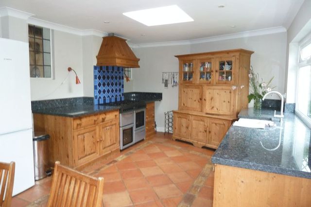  Image of 4 Bedroom Semi-Detached to rent at Clennon Rise  Paignton, TQ4 5HG