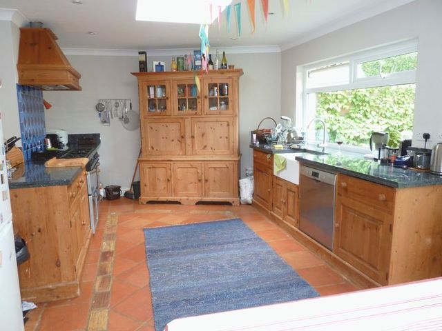  Image of 4 Bedroom Semi-Detached to rent at Clennon Rise  Paignton, TQ4 5HG