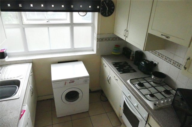  Image of 2 Bedroom Maisonette for sale at Woodley Reading Woodley, RG5 4NW
