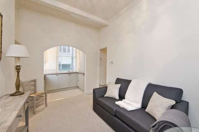  Image of 1 Bedroom Ground Flat to rent at Aylesford Street  London, SW1V 3RY