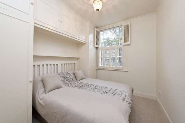  Image of 1 Bedroom Ground Flat to rent at Aylesford Street  London, SW1V 3RY