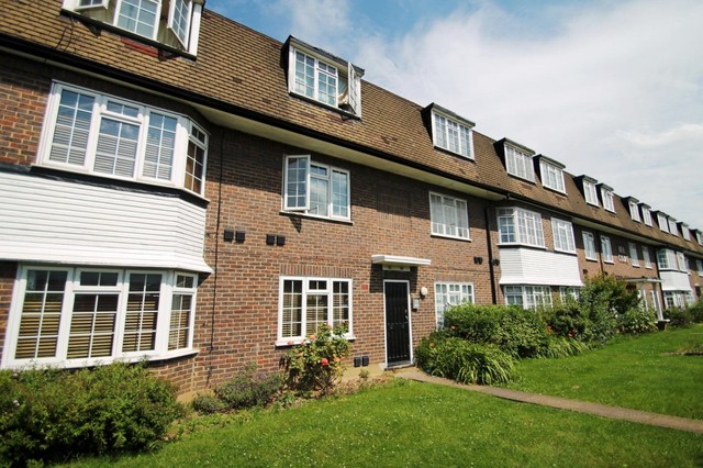  Image of 2 Bedroom Flat to rent at Kingston Road  Surbiton, KT5 9NR