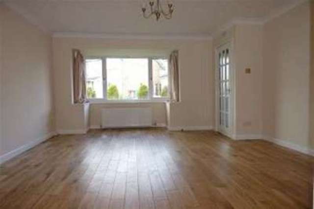  Image of 4 Bedroom Detached to rent at Glasgow, G74 4TB