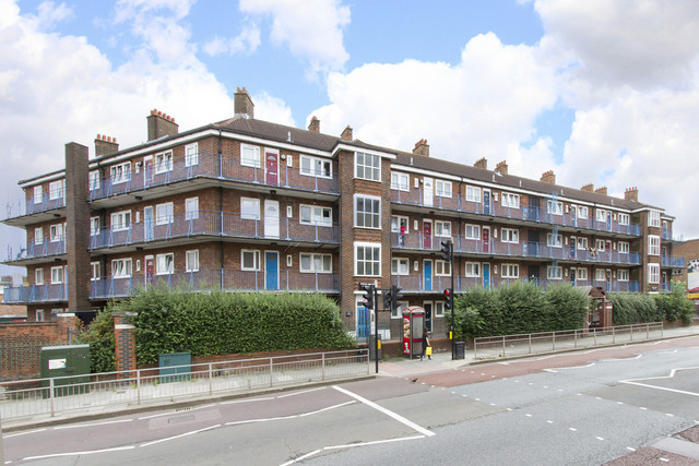  Image of 1 Bedroom Apartment for sale at Blackwall Lane Greenwich London, SE10 0RE