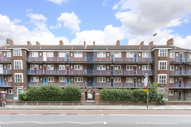  Image of 1 Bedroom Apartment for sale at Blackwall Lane Greenwich London, SE10 0RE