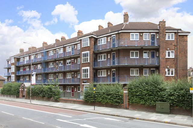  Image of 1 Bedroom Apartment for sale at Blackwall Lane Greenwich London, SE10 0RE