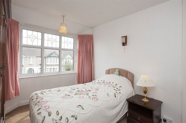  Image of 3 Bedroom Terraced for sale at Bromleigh Drive  Coventry, CV2 5LW
